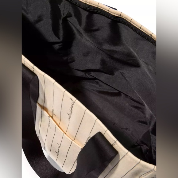 🚫SOLD Victoria’s Secret tote - Picture 4 of 4